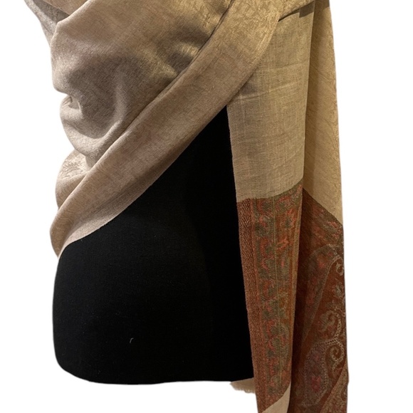 Shimmer Crimson Reversible Handwoven Pashmina Stole – Zaina  Thin Self Embossed Pashmina Stole